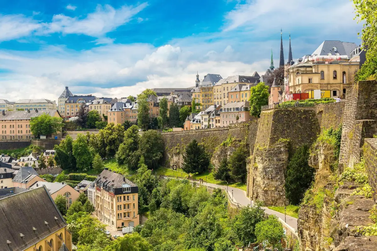 Vue de la ville de Luxembourg et de ses remparts